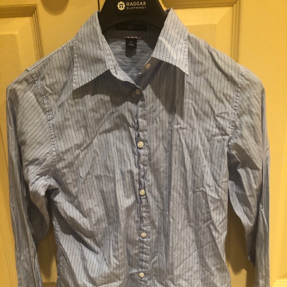 Gap women button down shirt
